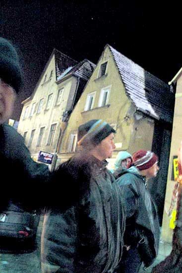 Budynek stojący naprzeciwko Baszty Grodzkiej w środku został wypalony.