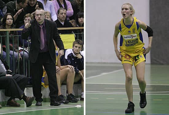 Milena Owczarek doznała nie grożnej kontuzji. Obok Dorota Arodź i II trener AZS Eugeniusz Sroka.