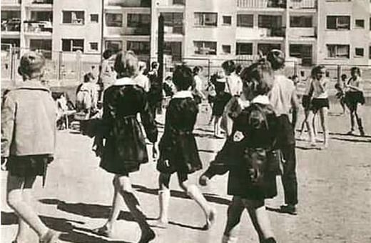 Może ideałem pracowników oświaty jest powrót do sztywnego stylu z lat 80. ubiegłego wieku?