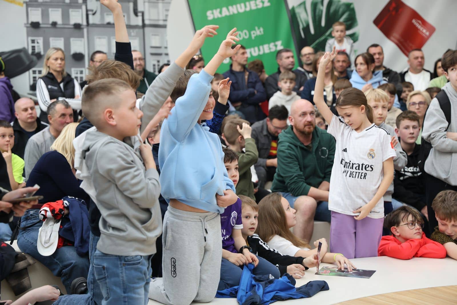 Tłumy na spotkaniu z legendarnym bramkarzem