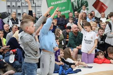 Tłumy na spotkaniu z legendarnym bramkarzem