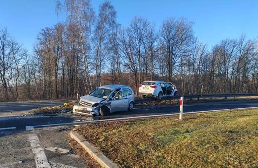 Opel wymusił pierwszeństwo – dziecko w szpitalu