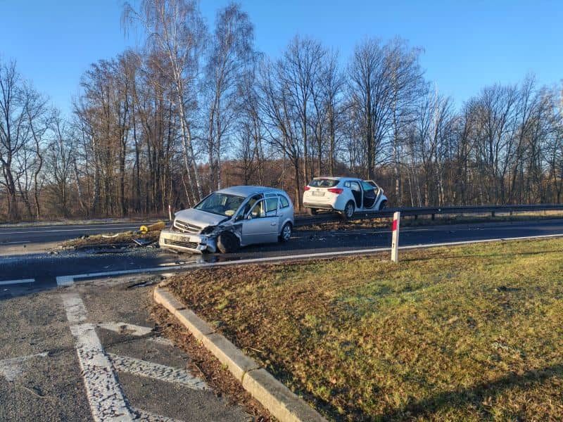 Opel wymusił pierwszeństwo – dziecko w szpitalu