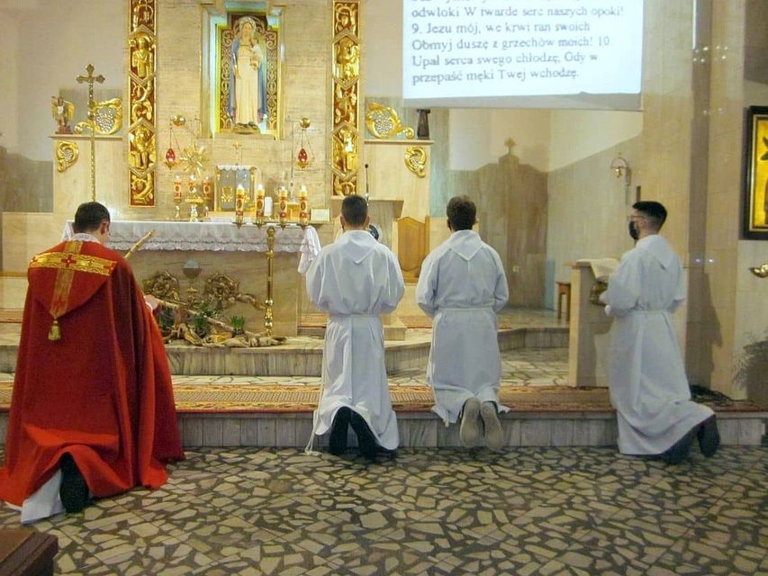 Papież zachęca Polaków do udziału w "Gorzkich żalach"