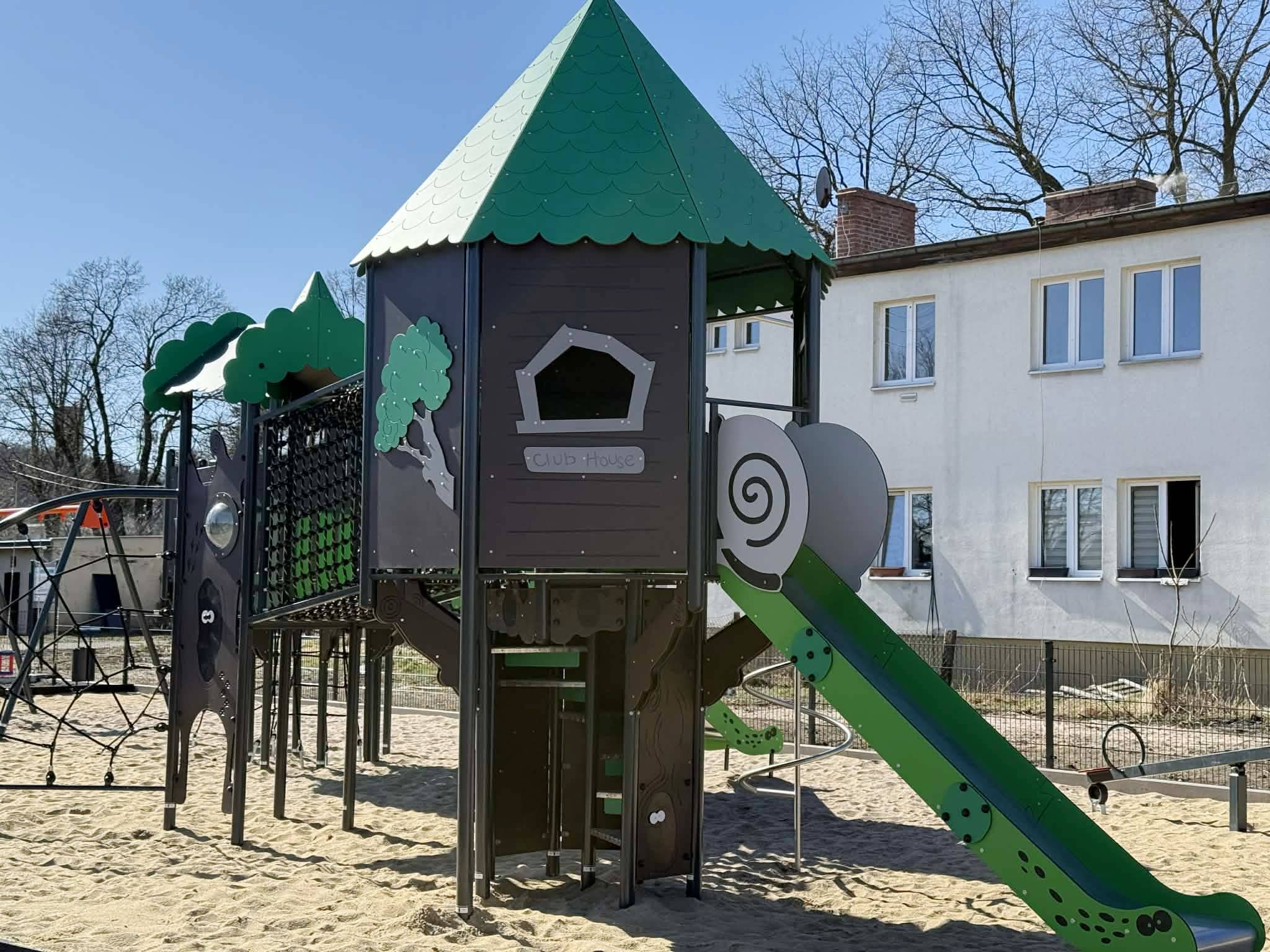 Plac zabaw prawie gotowy