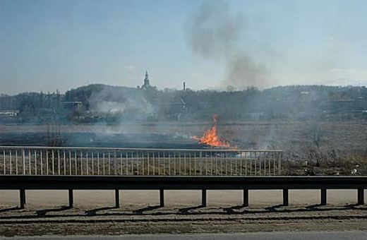 Płonące trawy przy obwodnicy to tylko zapowiedź innych takich pożarów.