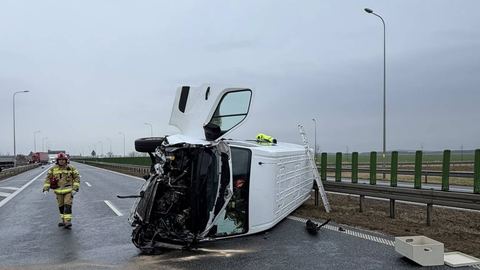 Bus sunął bokiem