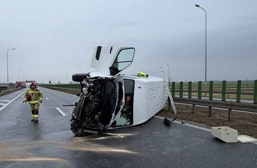 Bus sunął bokiem