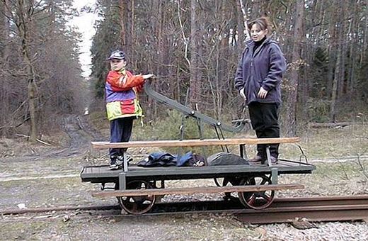 Podobnym pojazdem każdy chętny będzie mógł przejachać się na odcinku torowiska.