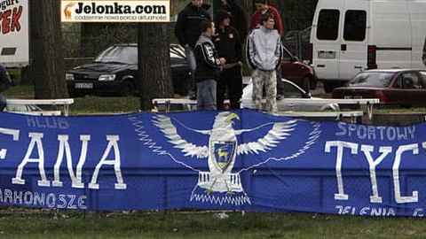 Karkonosze pewnie pokonały Orła Wojcieszów 2:0.