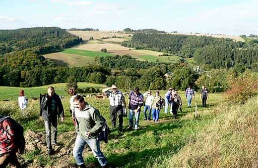 Uczestnicy wycieczki poznają malownicze szlaki Gór Kaczawskich.