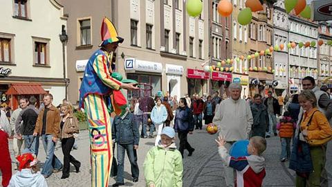 Burmistrz Wojtkun znalazł kruczek w przepisach kodeksu pracy.