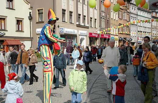 Burmistrz Wojtkun znalazł kruczek w przepisach kodeksu pracy.