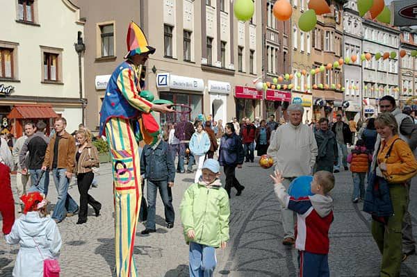 Burmistrz Wojtkun znalazł kruczek w przepisach kodeksu pracy.