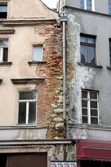 Nowe idzie, stare straszy