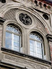 Nowe idzie, stare straszy