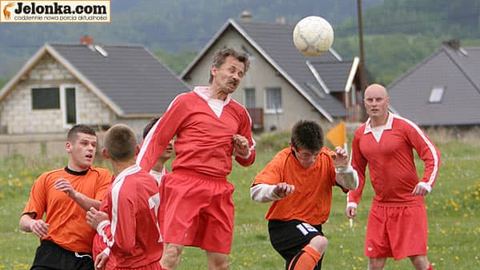 Orzeł II Mysłakowice przegrał z Okrzeszynem 1:2.