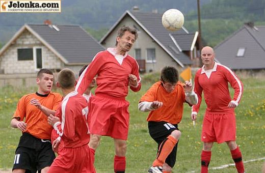 Orzeł II Mysłakowice przegrał z Okrzeszynem 1:2.
