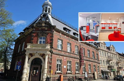 Siedziby Poczty w wielu miastach to molochy a ich utrzymanie nadal pochłania krocie
