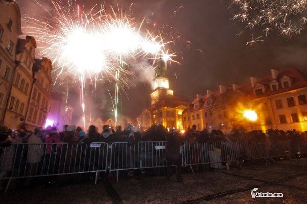 AD 2010 witany świetliście i deszczowo – VIDEO