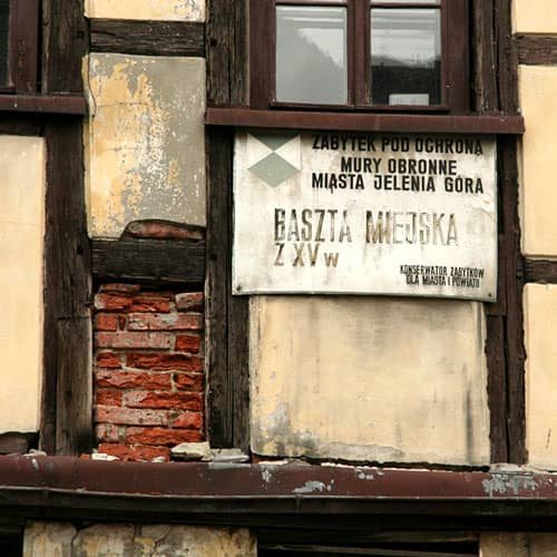 Obiekt z daleka źle nie wygląda. Gorzej – gdy mu się przyjrzeć z bliska.