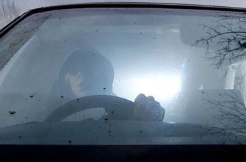 Przed ZSO nr 1 czasem trudno znaleźć miejsce do parkowania. Samochodami – oprócz nauczycieli – podjeżdżają uczniowie.