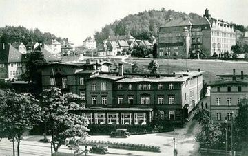 Hotel Strauss z widokiem na Oberrealschule (dziś popularny „Zerom”) – nie ma jeszcze kamienic zbudowanych przy ul. Kochanowskiego.