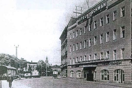 A to perspektywa ulicy Bolkenhainerstrasse i ten sam hotel.