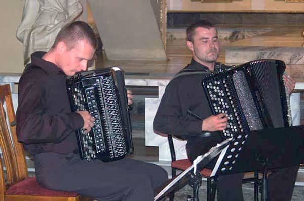 Przyciąganie akordeonami