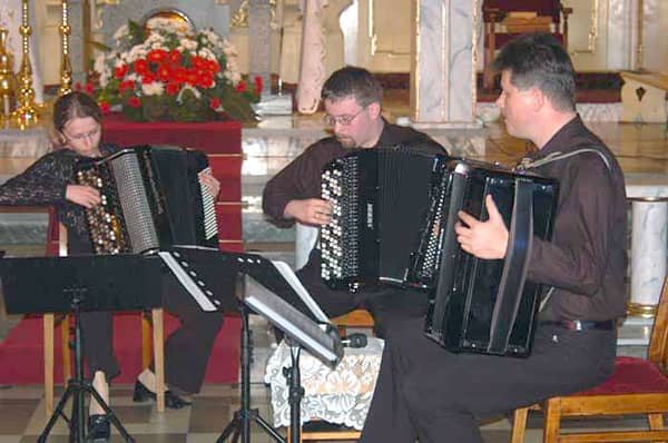 Przyciąganie akordeonami