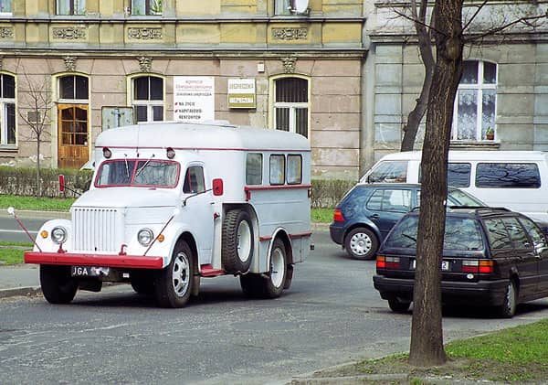Lublin z lat 50-tych ubiegłego stulecia na ulicy Nowowiejskiej w Jeleniej Górze już w XXI wieku.