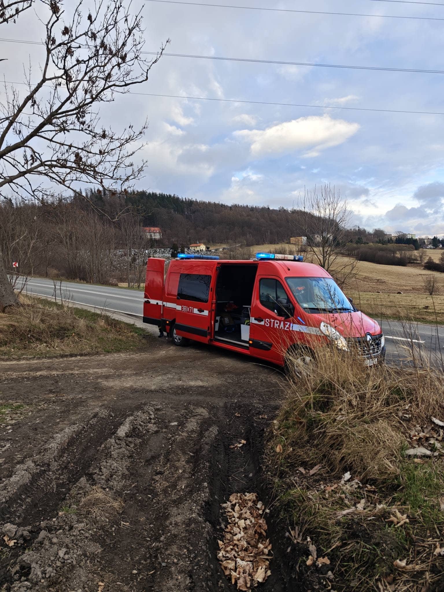 Upadek ze skarpy – dramatyczna akcja ratunkowa