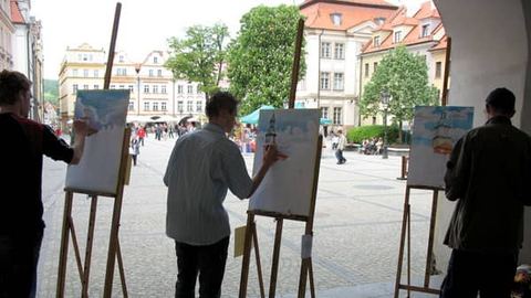 Wspólny plener plastyczny na placu Ratuszowym.