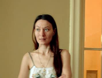 Wbrew pozorom M. Bogajewska nie stoi z założonymi rękoma, ale działa.