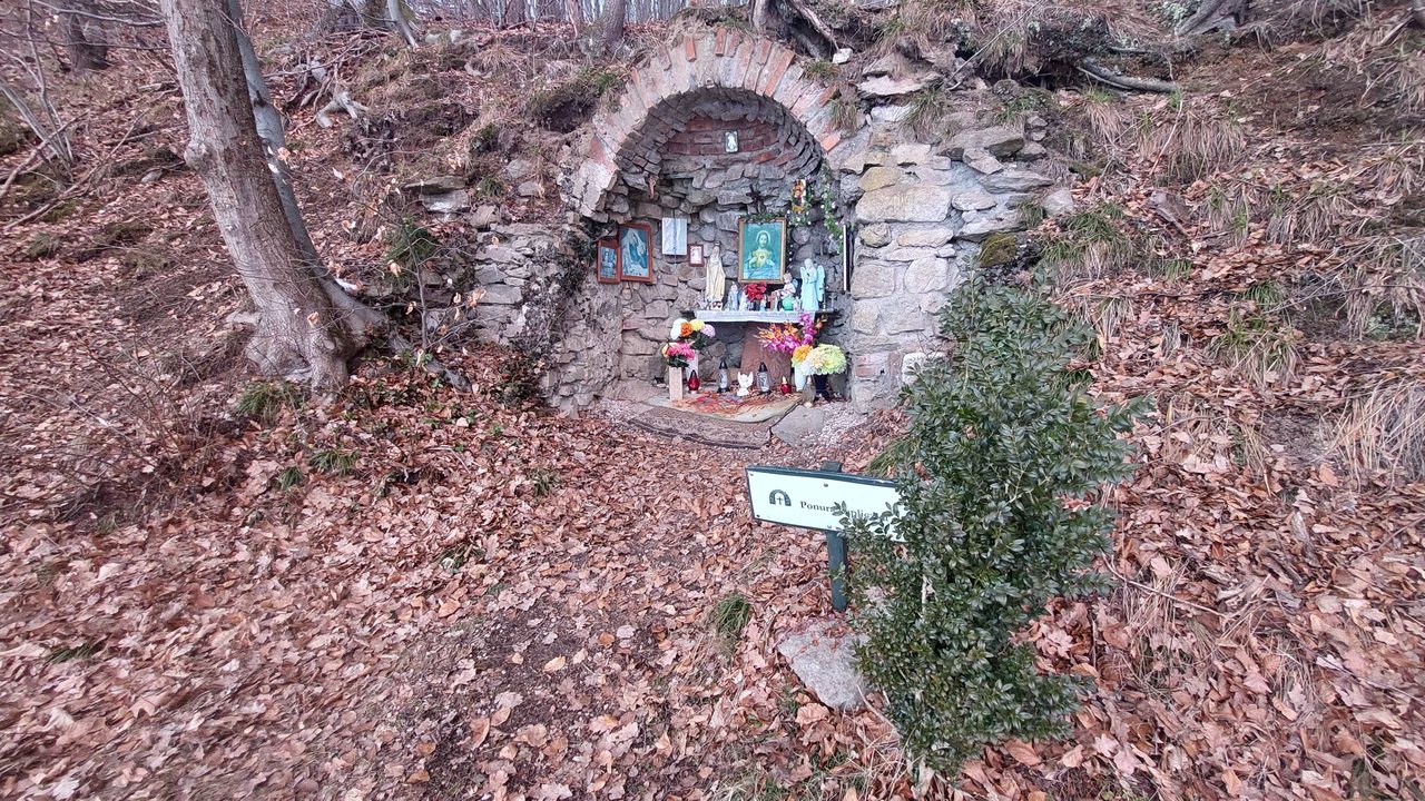 Tajemnicze odgłosy –ponura kapliczka w Bukowcu