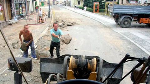 Na razie w uzdrowisku trwają prace przy zmianie nawierzchni placu Piastowskiego. Zakończenie przewidziano na sierpień.