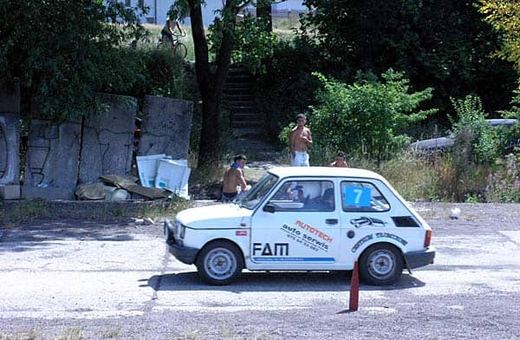 Fanka kibicuje AK Sobięciński.