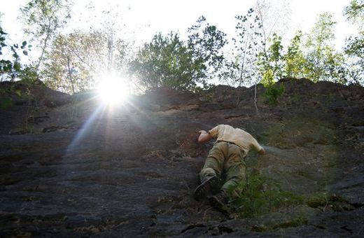 Mała plaża przy Połomie przyciąga przedstawicielki płci pięknej.