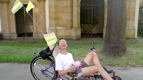Maciek dzięki temu pojazdowi może spędzać więcej czasu poza domem.