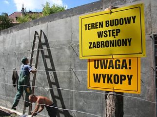 Niech się mury pną do góry