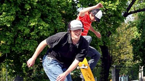 Młodzi ludzie mogli skorzystać ze skateparku przed wakacjami.