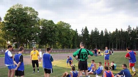 Seniorzy gromią juniorów