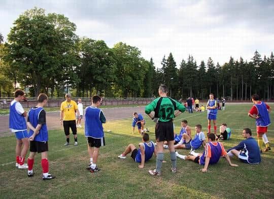 Seniorzy gromią juniorów