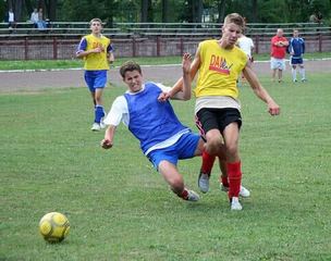 Seniorzy gromią juniorów