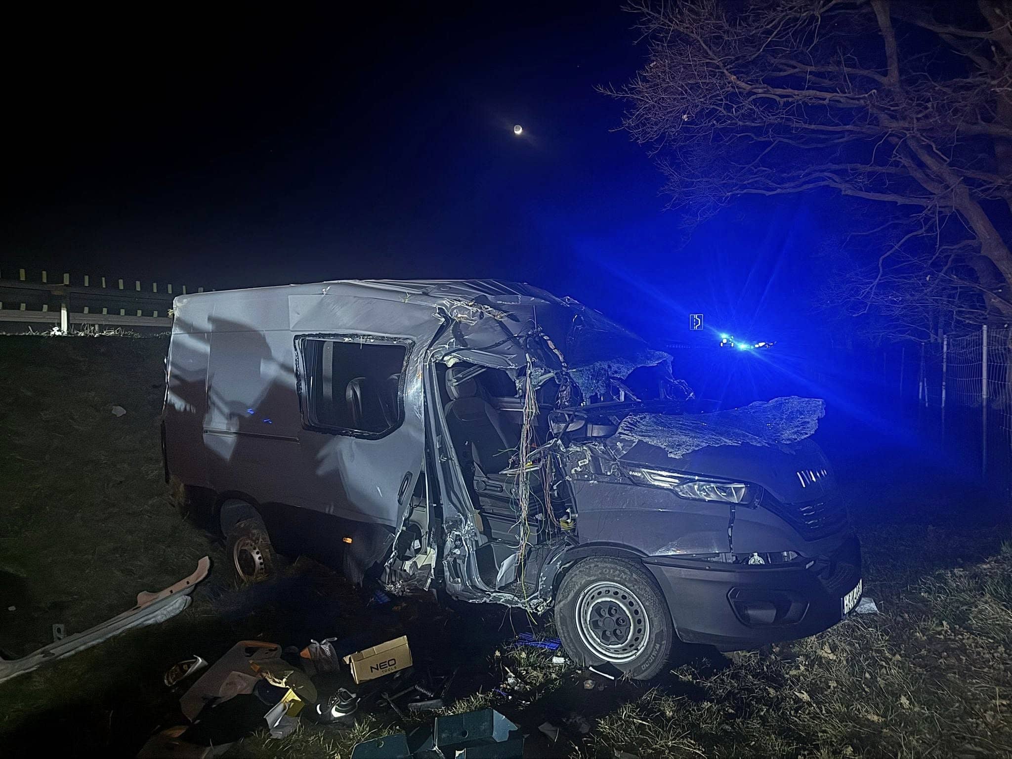 Poważne dachowanie busa