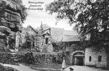 Bolzenschloss – pani z psem. Być może gospodyni zamkowego zajazdu.