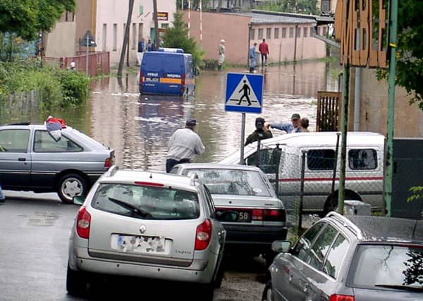 Ulica Wiejska wciąż pozostaje nieprzejezdna.
