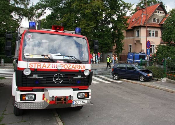 Groźna stłuczka na skrzyżowaniu
