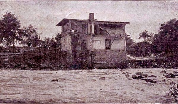 Ta sama rzeka podczas powodzi z roku 1897.