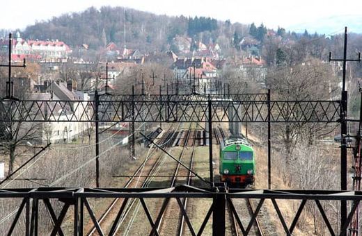 Ma pociąg do dróg